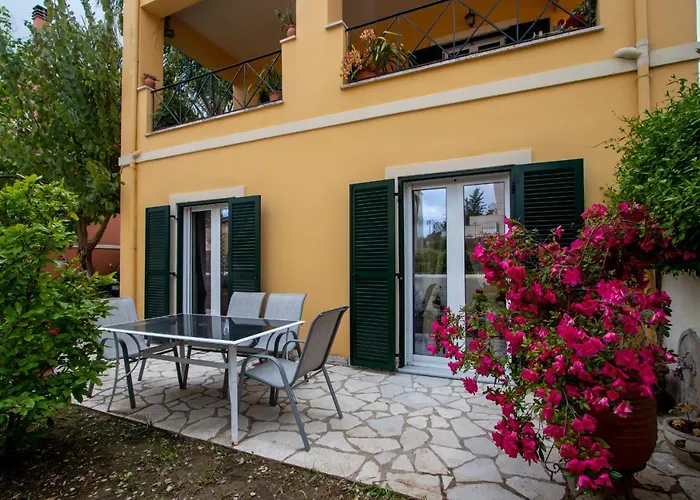 Sophie\'S Garden Apartment